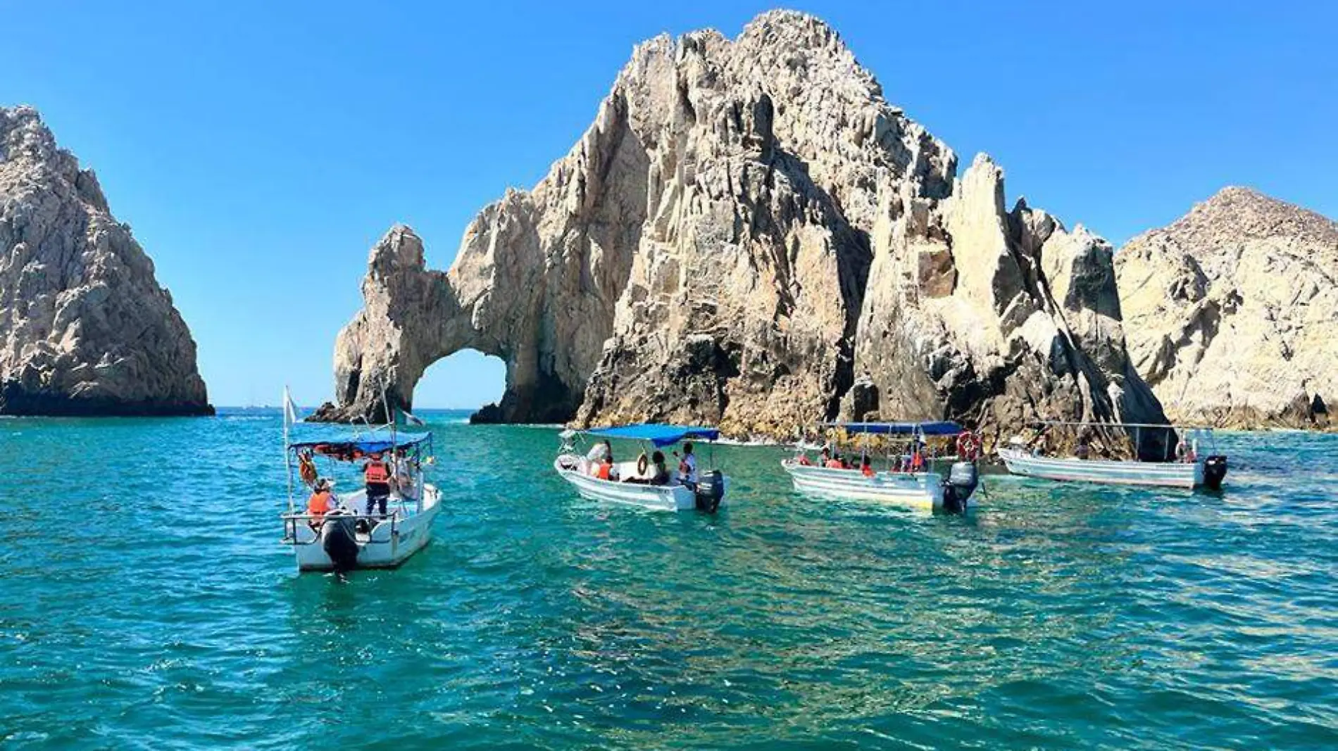 Lancha mar turistas los cabos